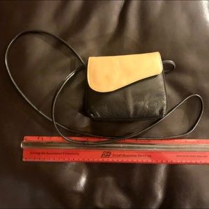 Calypso brand Black and Tan women’s leather purse with shoulder strap. NWOT.